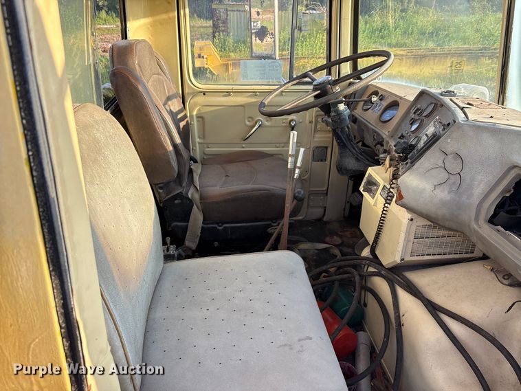 image for item EA7502 1979 Mack winch truck