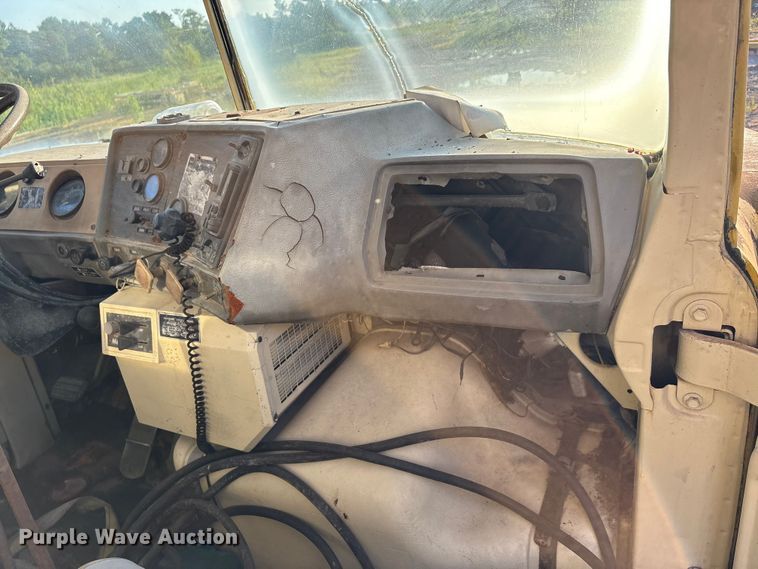 image for item EA7502 1979 Mack winch truck