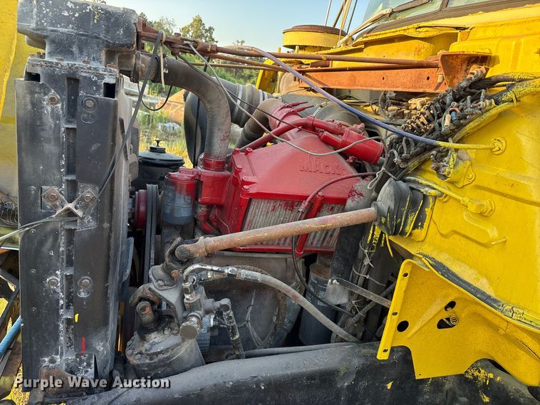 image for item EA7502 1979 Mack winch truck