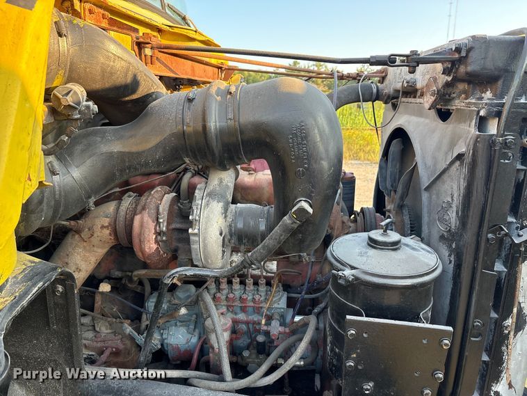 image for item EA7502 1979 Mack winch truck