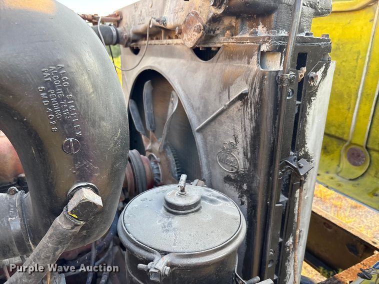 image for item EA7502 1979 Mack winch truck