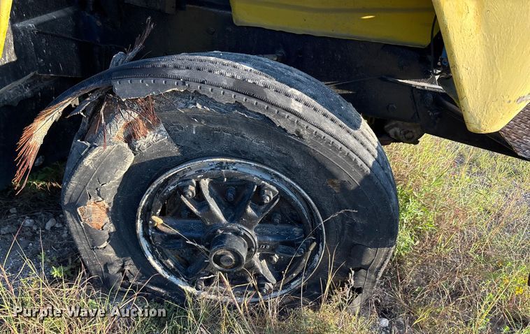 image for item EA7502 1979 Mack winch truck