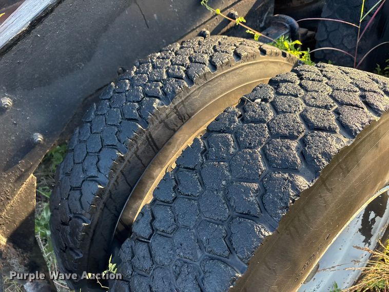 image for item EA7502 1979 Mack winch truck