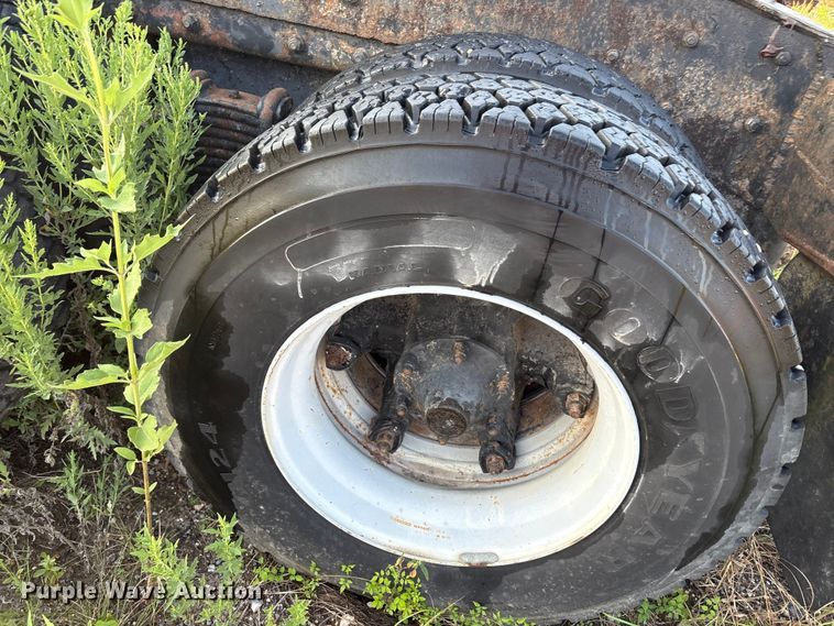 image for item EA7502 1979 Mack winch truck