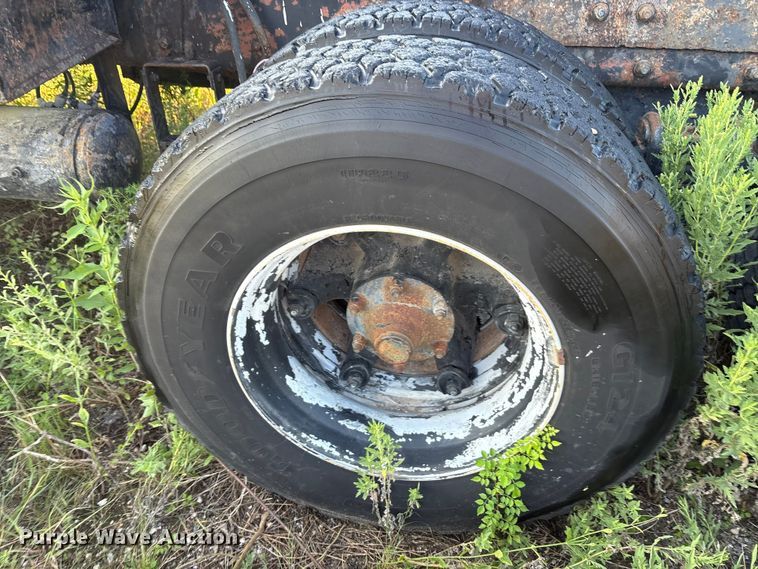 image for item EA7502 1979 Mack winch truck