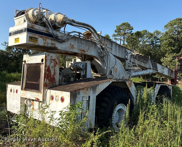 image for item EA7503 1984 Badger 4450 Series B crane