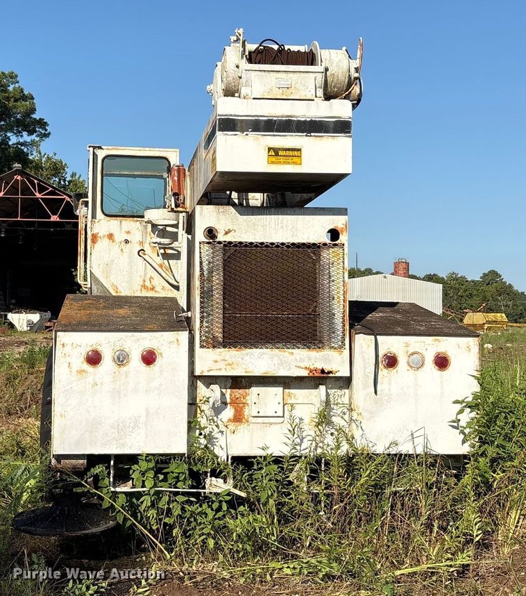 image for item EA7503 1984 Badger 4450 Series B crane