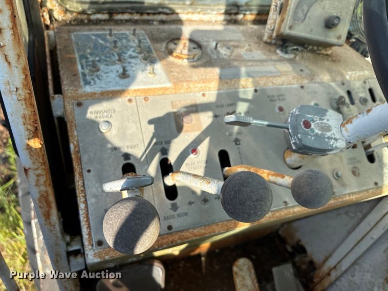 image for item EA7503 1984 Badger 4450 Series B crane