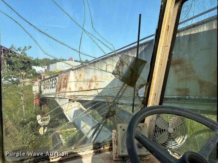 image for item EA7503 1984 Badger 4450 Series B crane