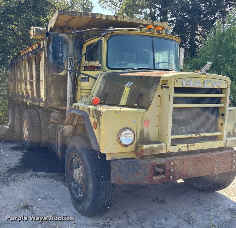 image for item EA7506 1984 Mack DM685S dump truck