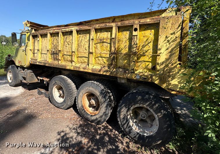 image for item EA7506 1984 Mack DM685S dump truck