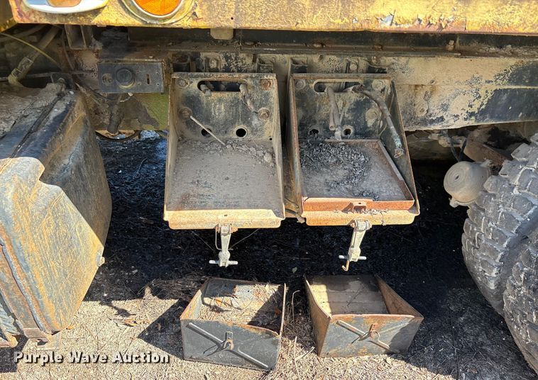 image for item EA7506 1984 Mack DM685S dump truck