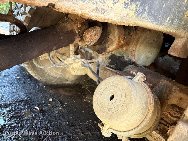 image for item EA7506 1984 Mack DM685S dump truck