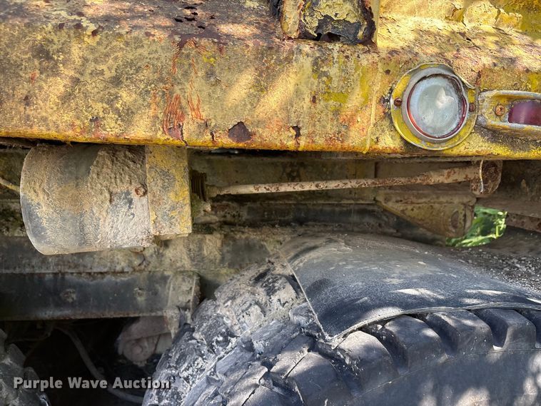 image for item EA7506 1984 Mack DM685S dump truck