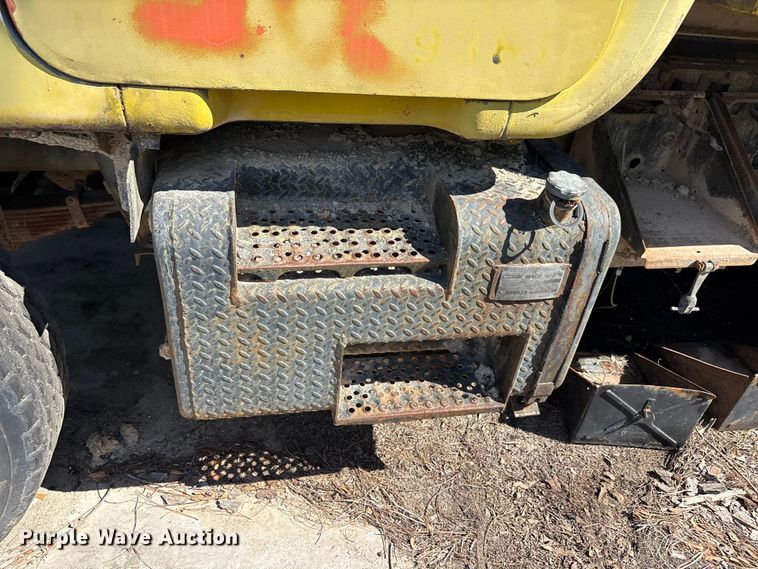 image for item EA7506 1984 Mack DM685S dump truck