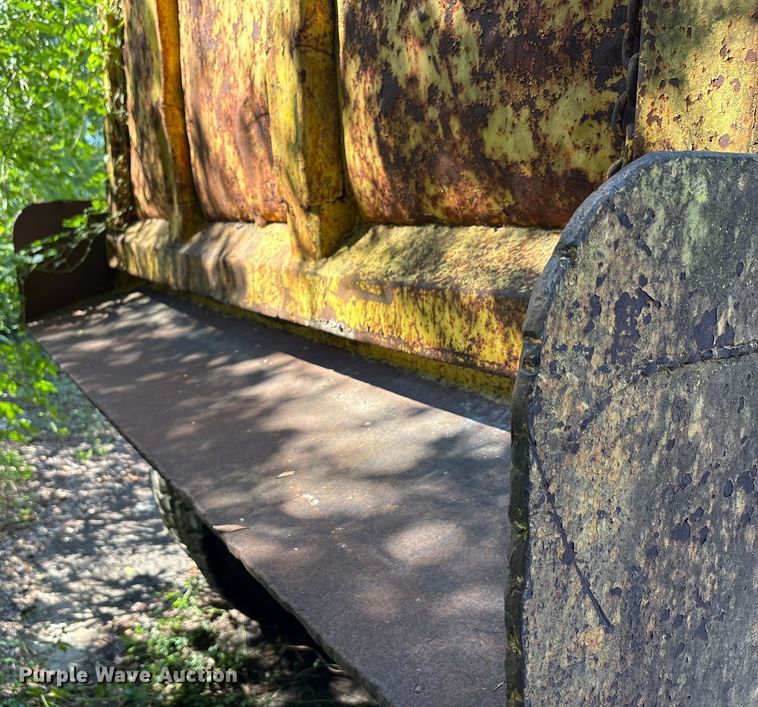 image for item EA7506 1984 Mack DM685S dump truck