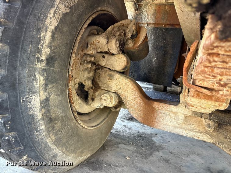 image for item EA7506 1984 Mack DM685S dump truck