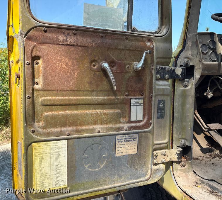 image for item EA7506 1984 Mack DM685S dump truck