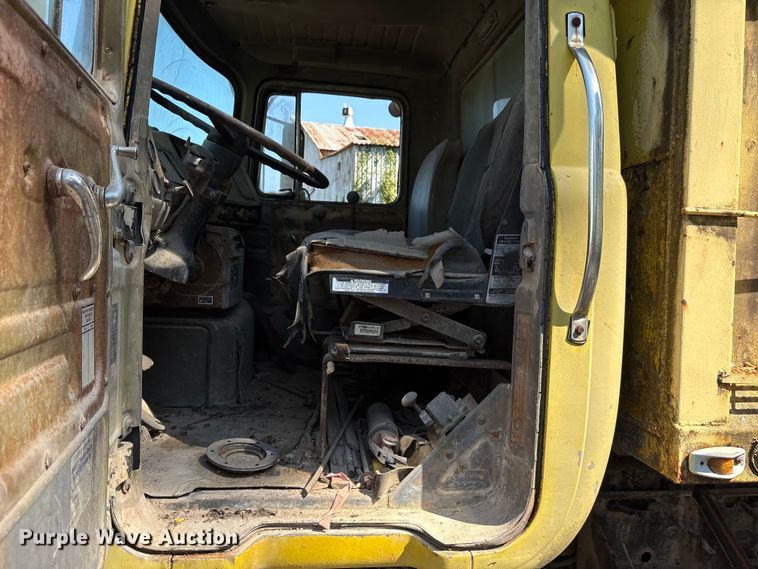 image for item EA7506 1984 Mack DM685S dump truck