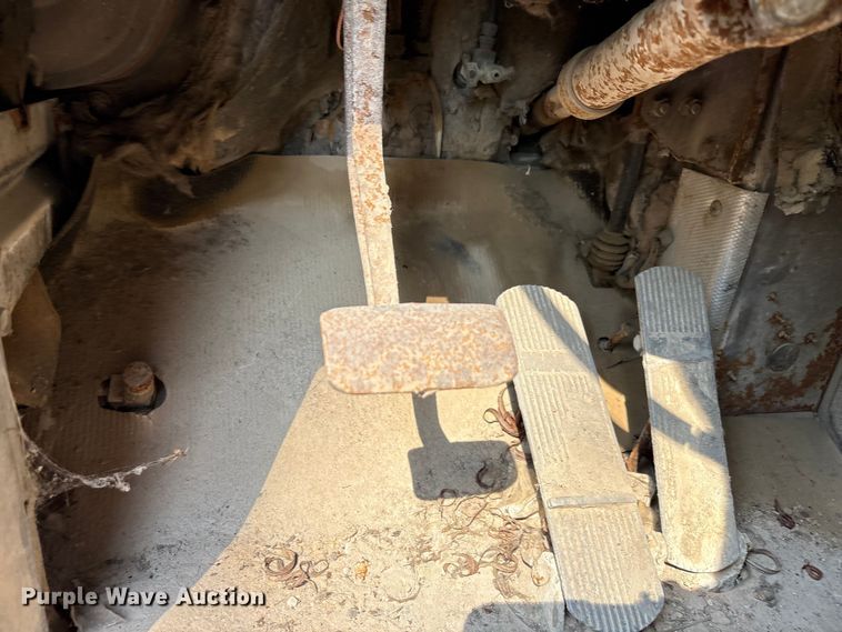 image for item EA7506 1984 Mack DM685S dump truck