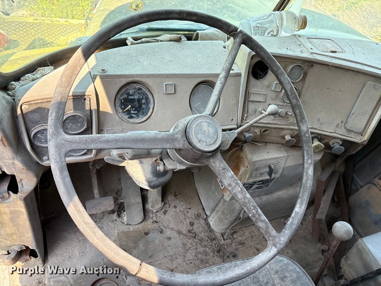 image for item EA7506 1984 Mack DM685S dump truck