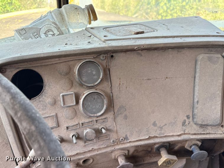 image for item EA7506 1984 Mack DM685S dump truck