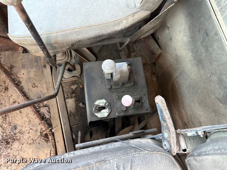 image for item EA7506 1984 Mack DM685S dump truck