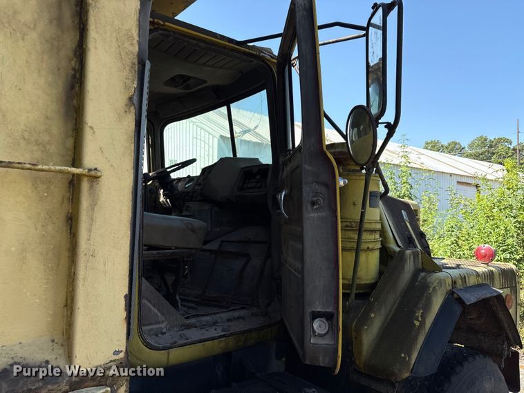 image for item EA7506 1984 Mack DM685S dump truck