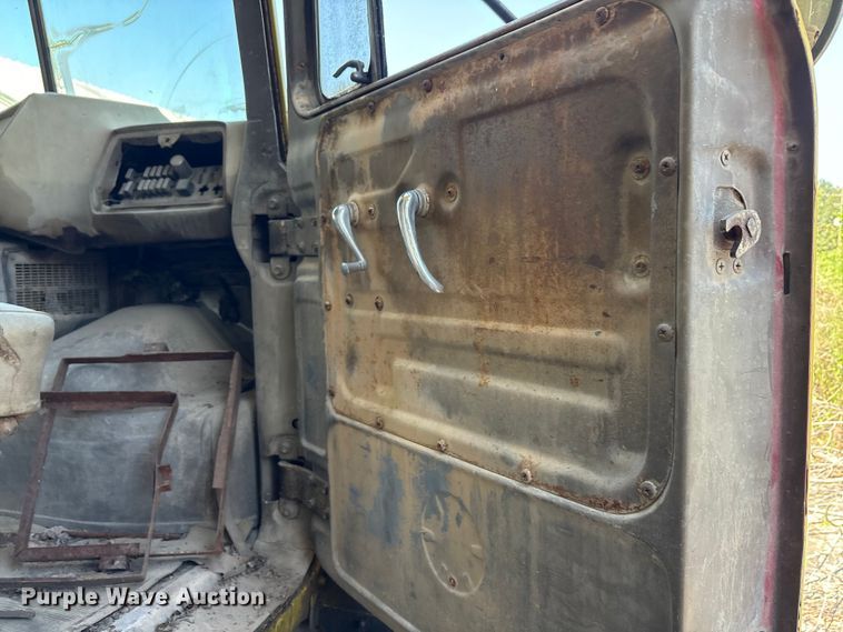 image for item EA7506 1984 Mack DM685S dump truck