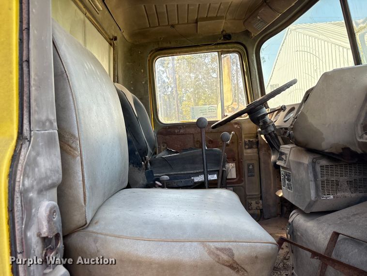 image for item EA7506 1984 Mack DM685S dump truck