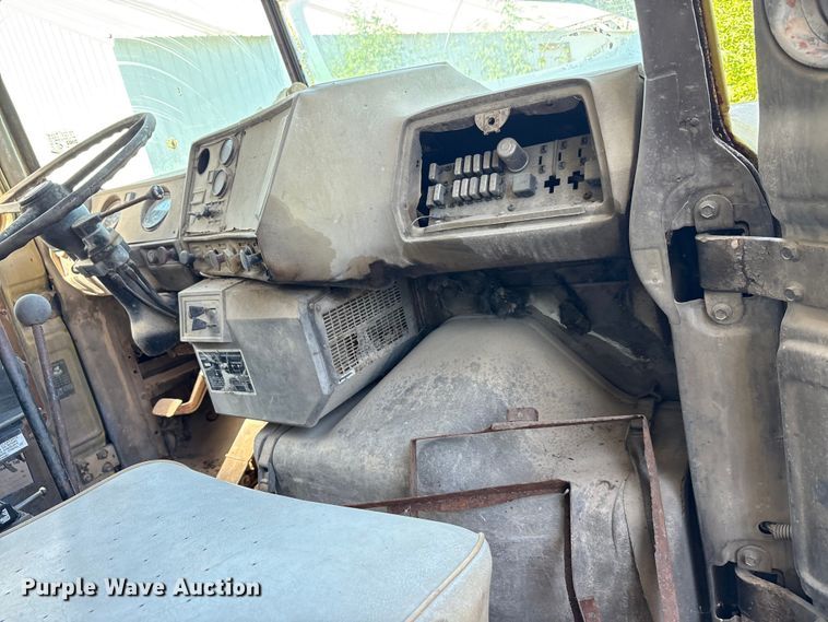 image for item EA7506 1984 Mack DM685S dump truck