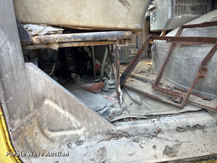 image for item EA7506 1984 Mack DM685S dump truck