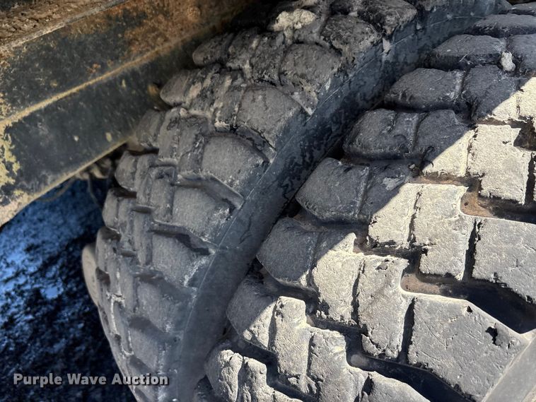 image for item EA7506 1984 Mack DM685S dump truck