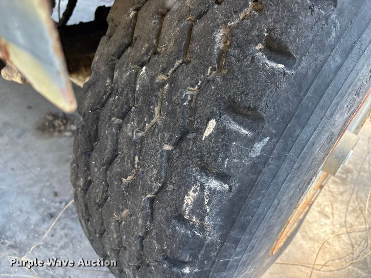 image for item EA7506 1984 Mack DM685S dump truck