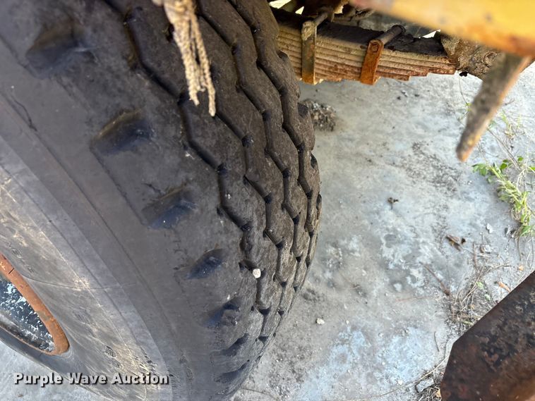 image for item EA7506 1984 Mack DM685S dump truck