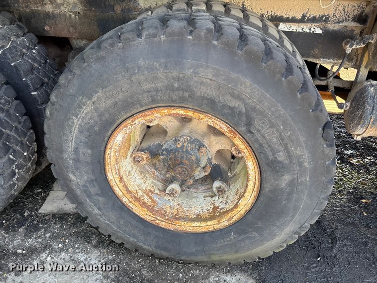 image for item EA7506 1984 Mack DM685S dump truck