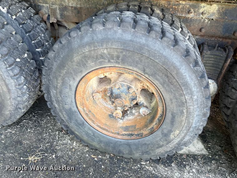 image for item EA7506 1984 Mack DM685S dump truck