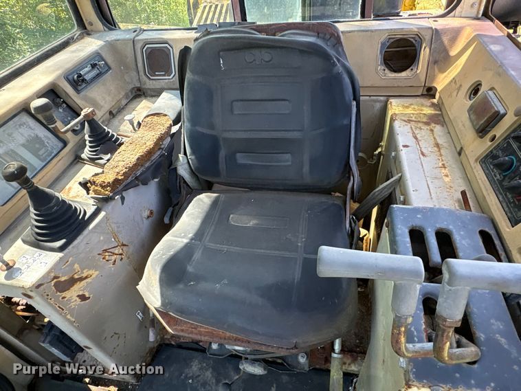 image for item EA7507 Komatsu B85P dozer