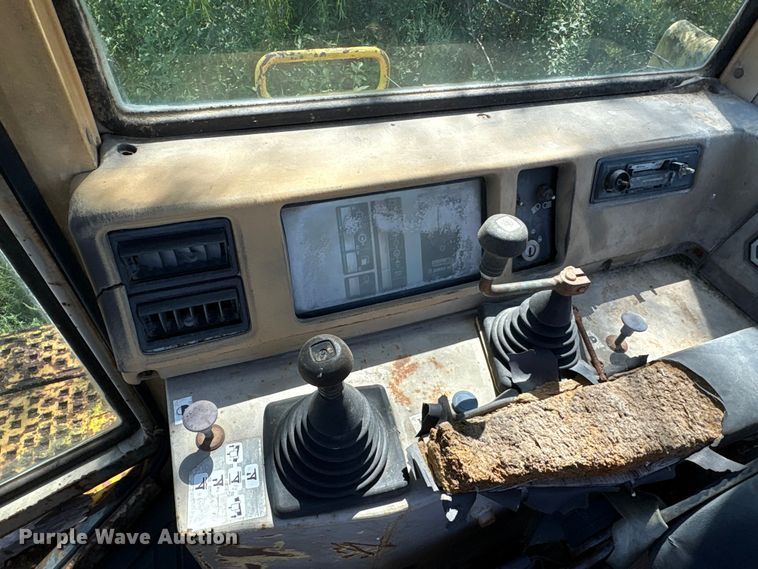 image for item EA7507 Komatsu B85P dozer