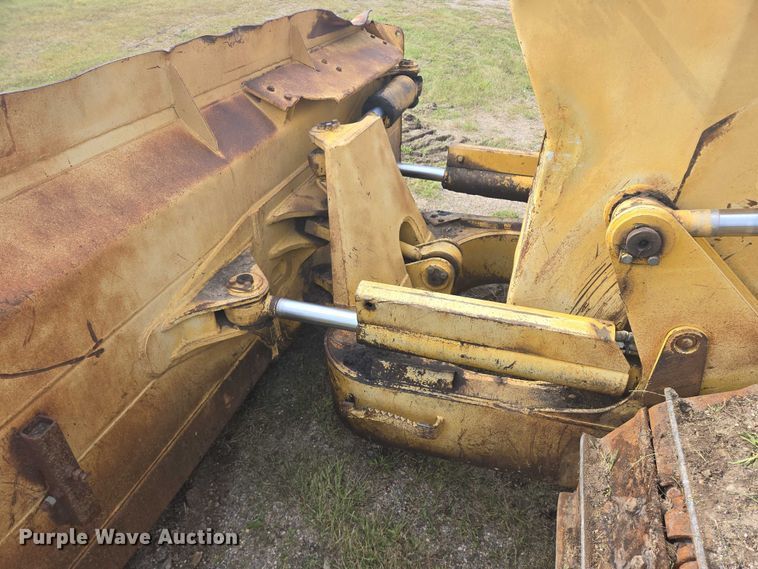 image for item EB1027 2001 Komatsu D61EX-12 dozer