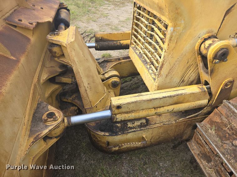 image for item EB1027 2001 Komatsu D61EX-12 dozer
