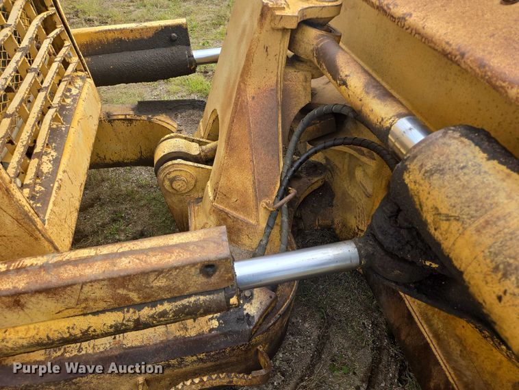 image for item EB1027 2001 Komatsu D61EX-12 dozer