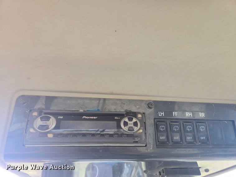 image for item EB1027 2001 Komatsu D61EX-12 dozer