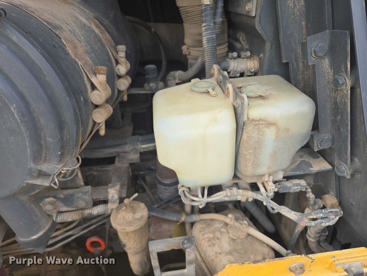 image for item EB1027 2001 Komatsu D61EX-12 dozer