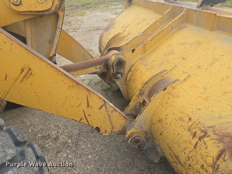 image for item EB1028 1993 John Deere 624G wheel loader