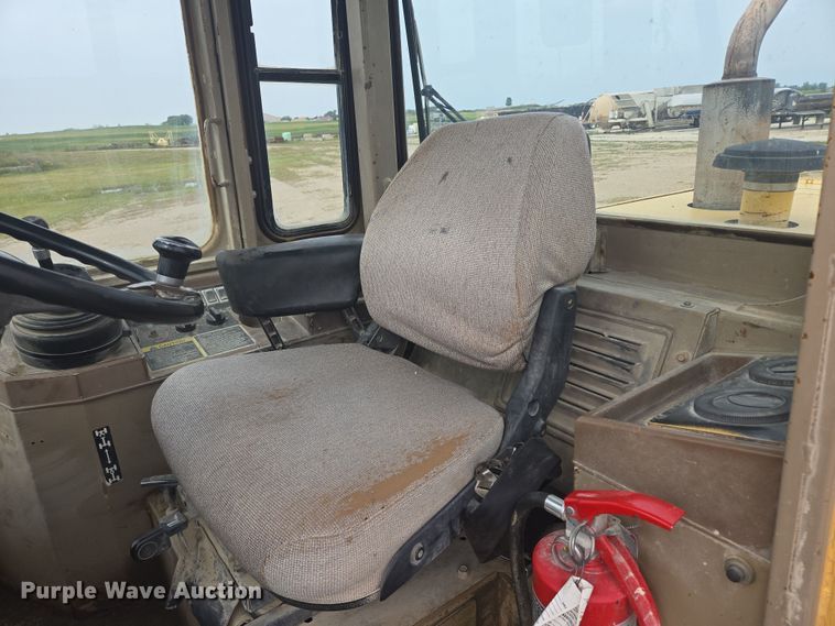 image for item EB1028 1993 John Deere 624G wheel loader