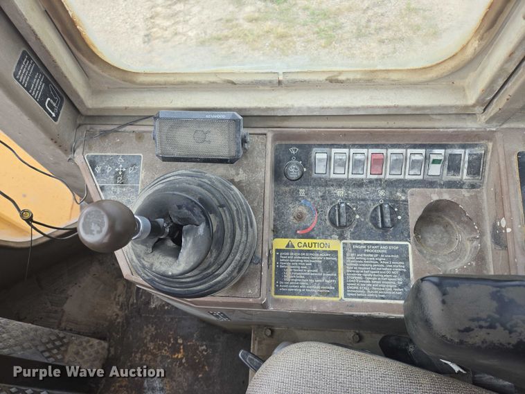 image for item EB1028 1993 John Deere 624G wheel loader