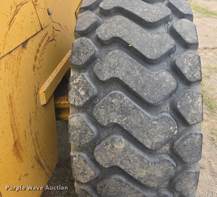 image for item EB1028 1993 John Deere 624G wheel loader