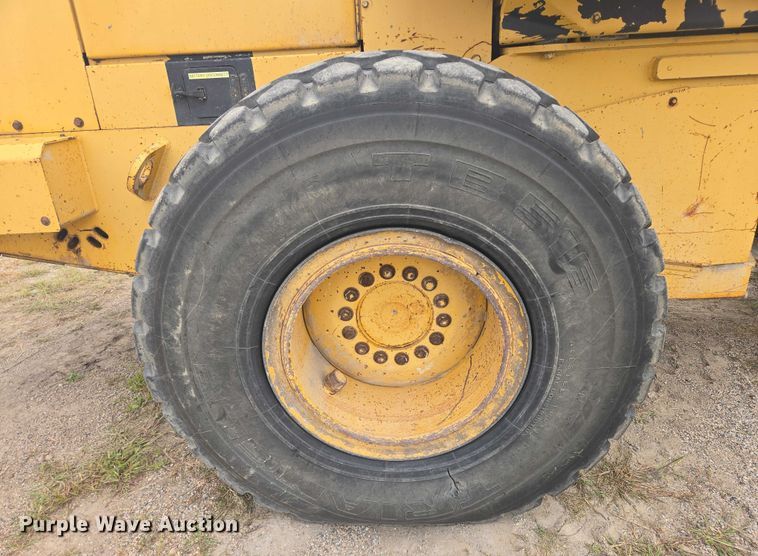 image for item EB1028 1993 John Deere 624G wheel loader
