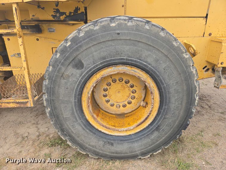 image for item EB1028 1993 John Deere 624G wheel loader